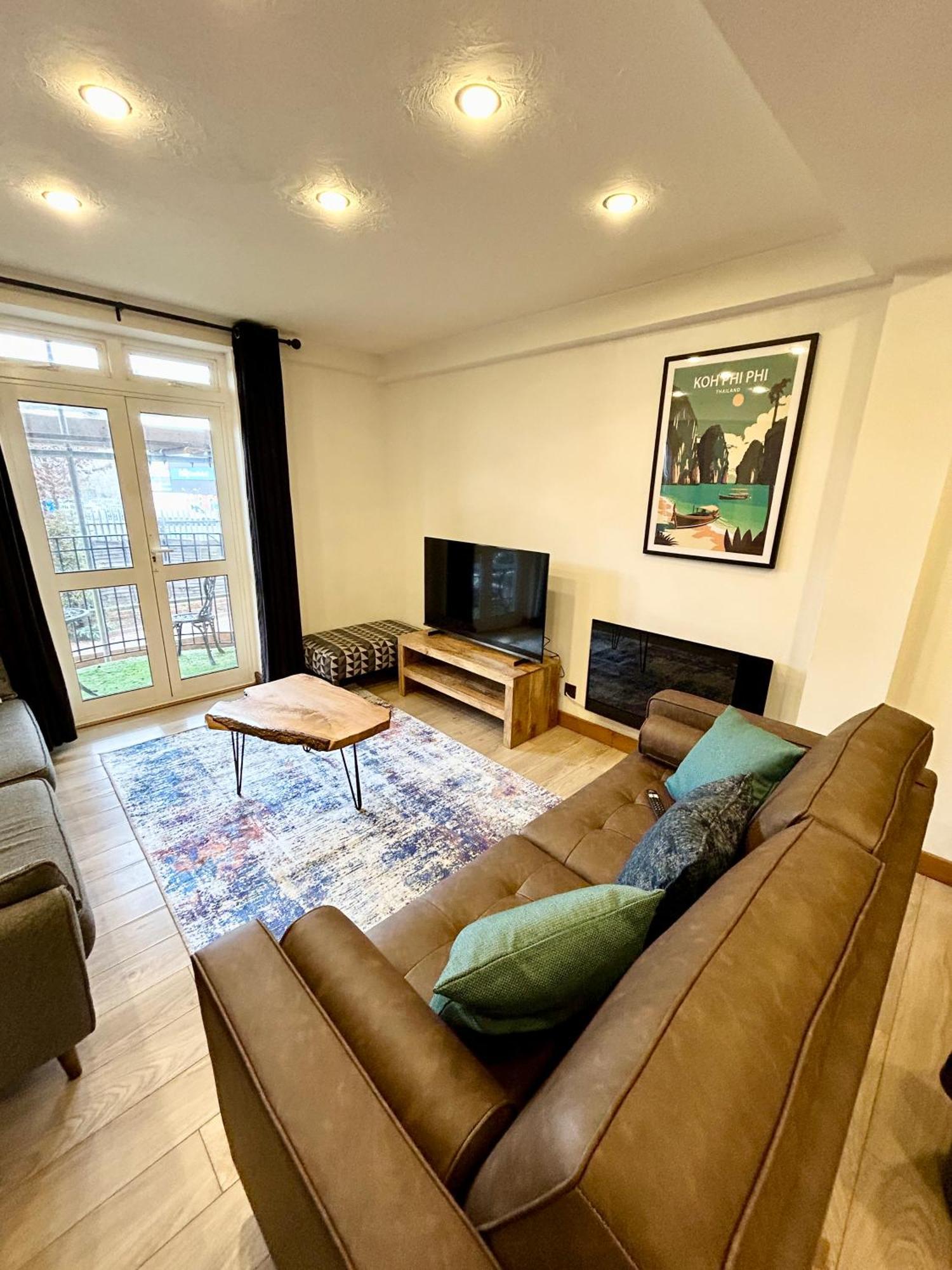 סאות'המפטון Spacious 3 Bedroom Apartment Close To Marina, 2 Parking Spaces, Kingsize Or Single Beds מראה חיצוני תמונה