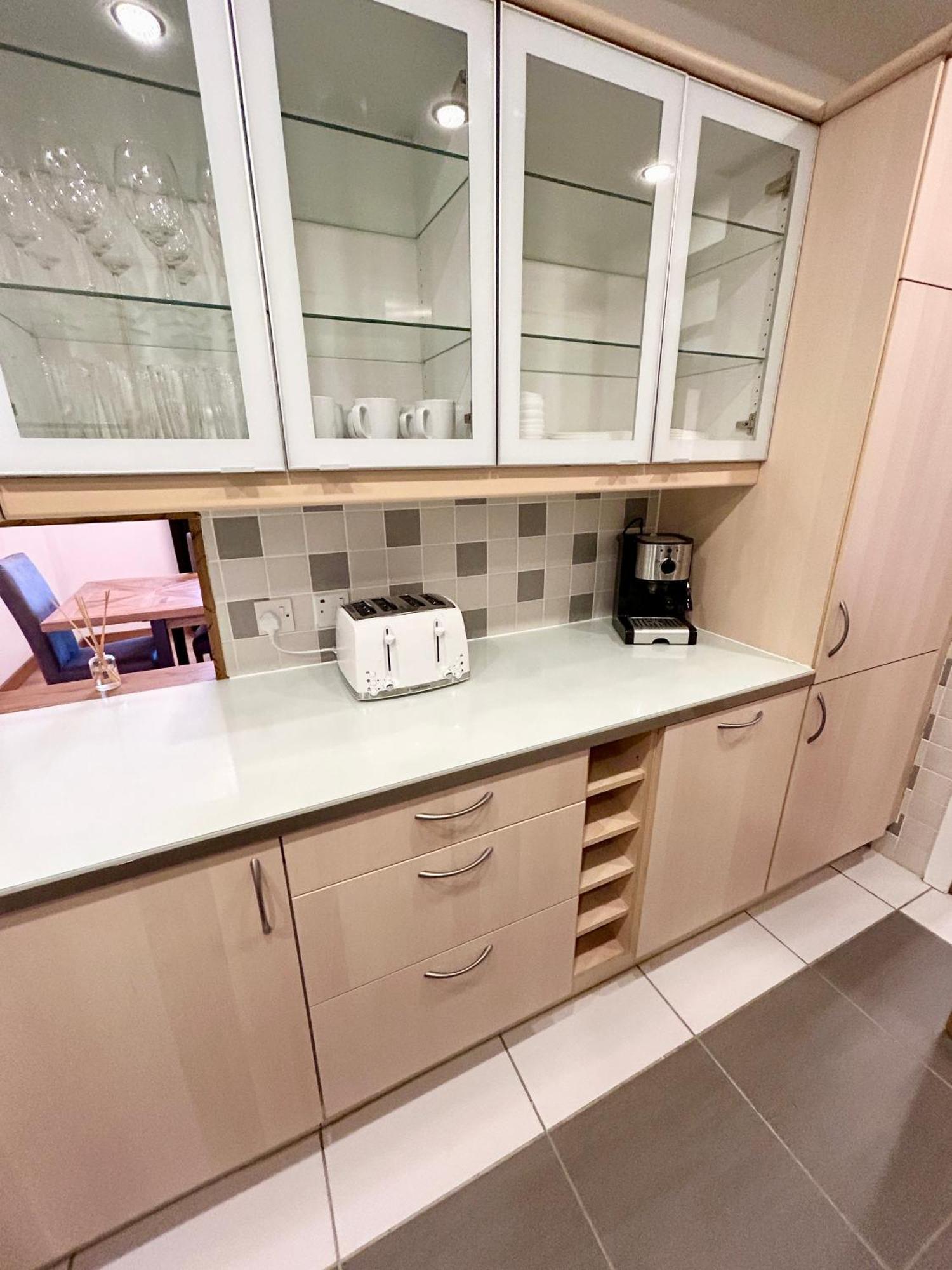 סאות'המפטון Spacious 3 Bedroom Apartment Close To Marina, 2 Parking Spaces, Kingsize Or Single Beds מראה חיצוני תמונה