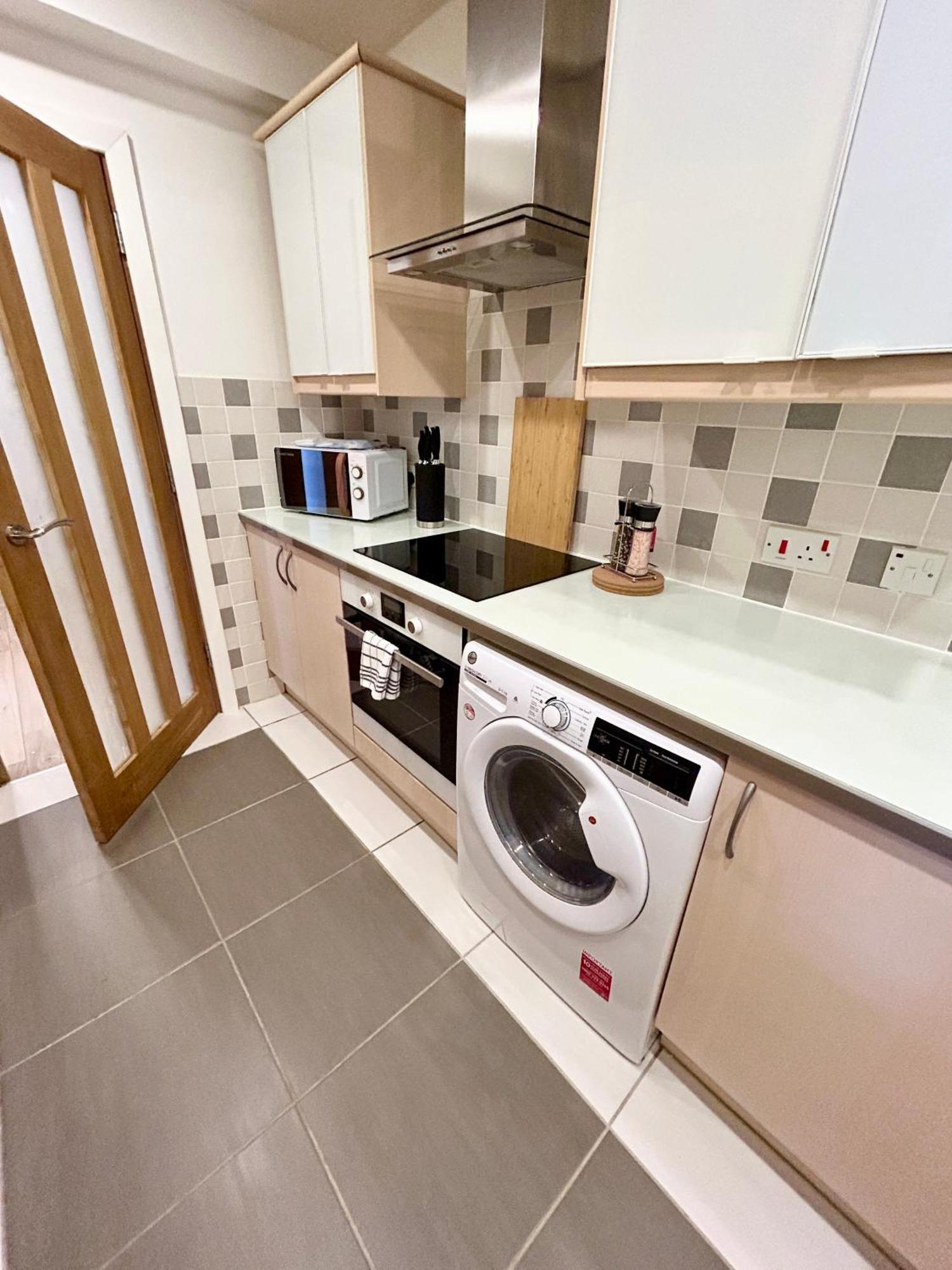 סאות'המפטון Spacious 3 Bedroom Apartment Close To Marina, 2 Parking Spaces, Kingsize Or Single Beds מראה חיצוני תמונה