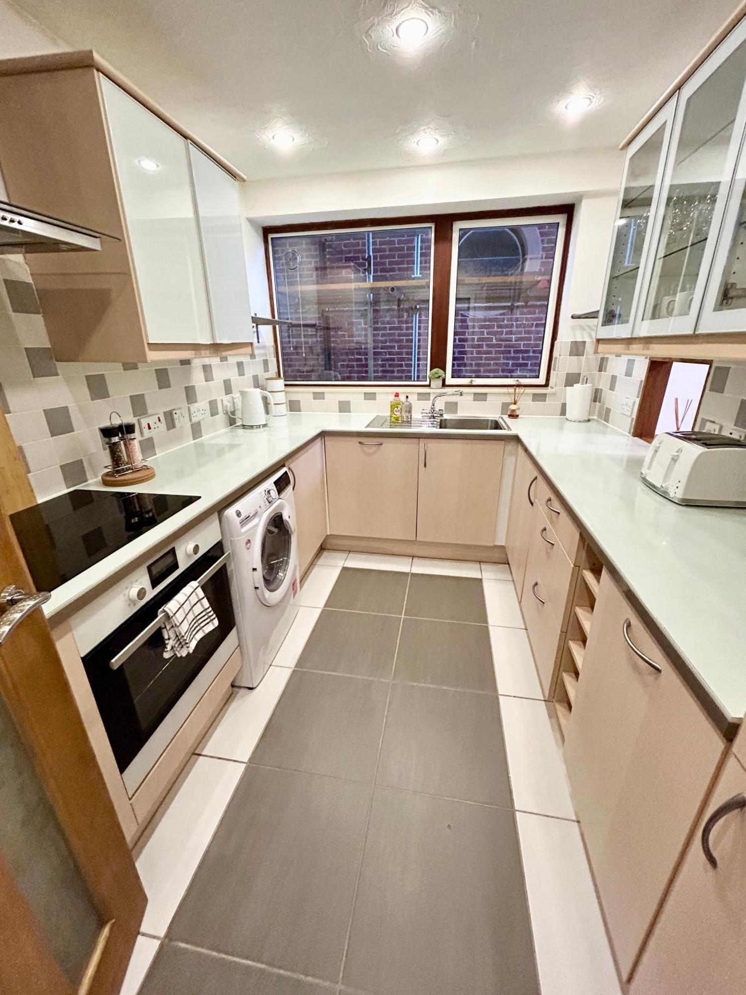 סאות'המפטון Spacious 3 Bedroom Apartment Close To Marina, 2 Parking Spaces, Kingsize Or Single Beds מראה חיצוני תמונה