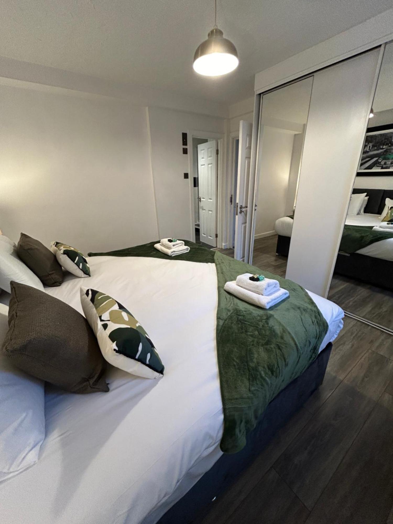 סאות'המפטון Spacious 3 Bedroom Apartment Close To Marina, 2 Parking Spaces, Kingsize Or Single Beds מראה חיצוני תמונה