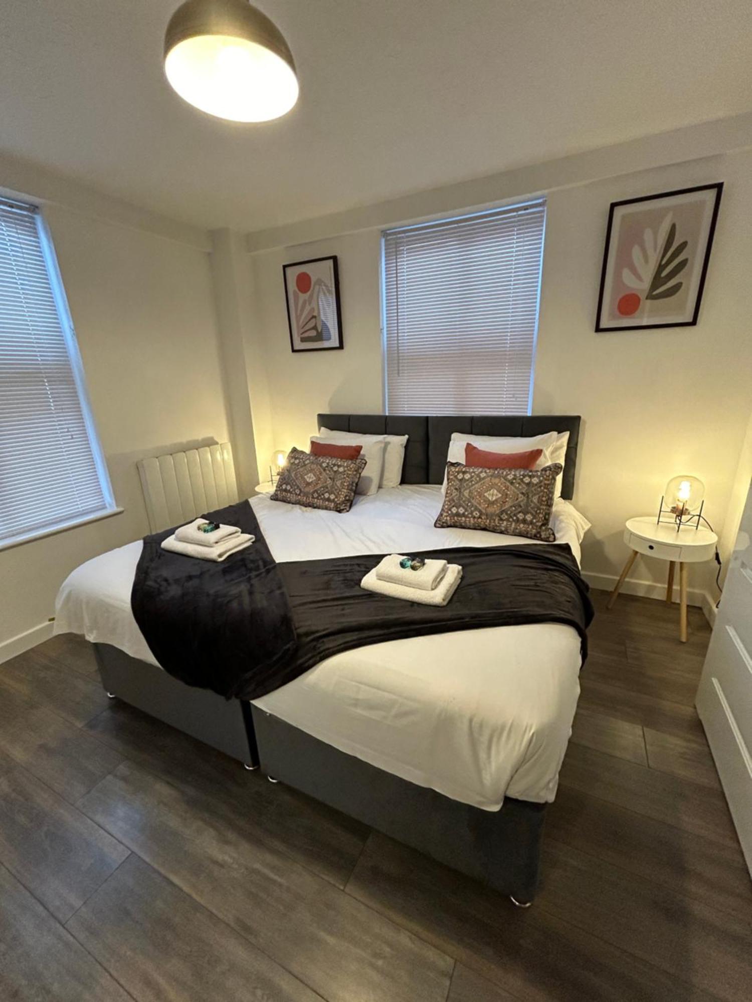 סאות'המפטון Spacious 3 Bedroom Apartment Close To Marina, 2 Parking Spaces, Kingsize Or Single Beds מראה חיצוני תמונה