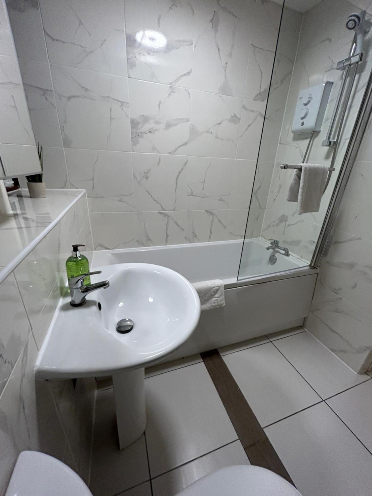 סאות'המפטון Spacious 3 Bedroom Apartment Close To Marina, 2 Parking Spaces, Kingsize Or Single Beds מראה חיצוני תמונה